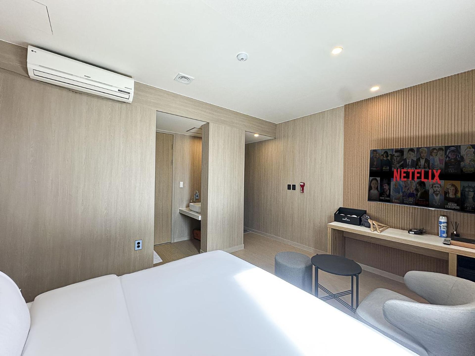 Hound Hotel Changwon Bagian luar foto