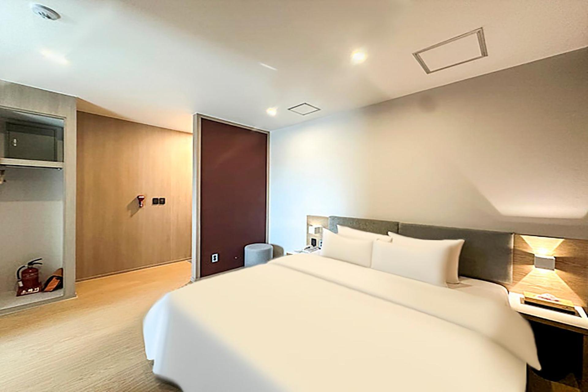 Hound Hotel Changwon Bagian luar foto