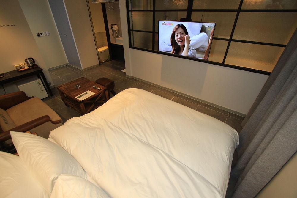 Hound Hotel Changwon Bagian luar foto