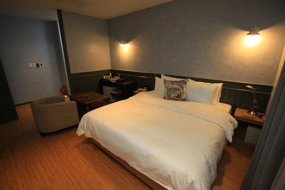 Hound Hotel Changwon Bagian luar foto