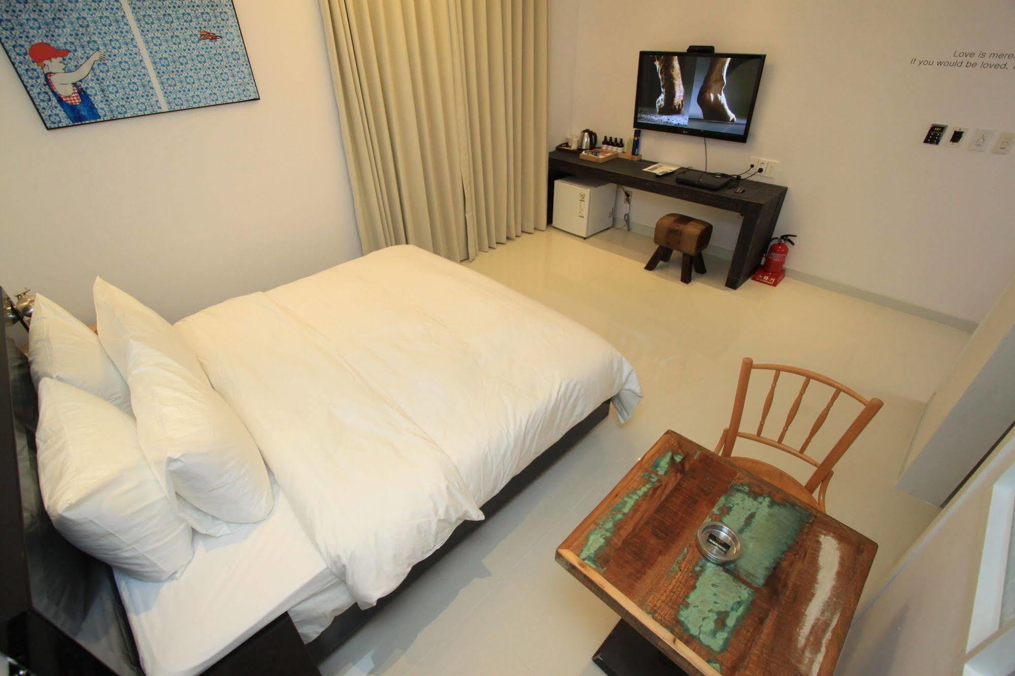 Hound Hotel Changwon Bagian luar foto